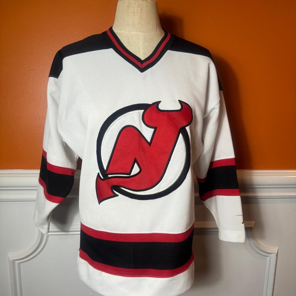 Vintage Pro Player New Jersey Devils NHL Hockey White Jersey Youth Size S/M
